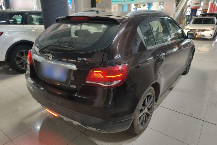 吉利汽车 帝豪 2016款 两厢RS 1.5L 手动向上版车身外观7