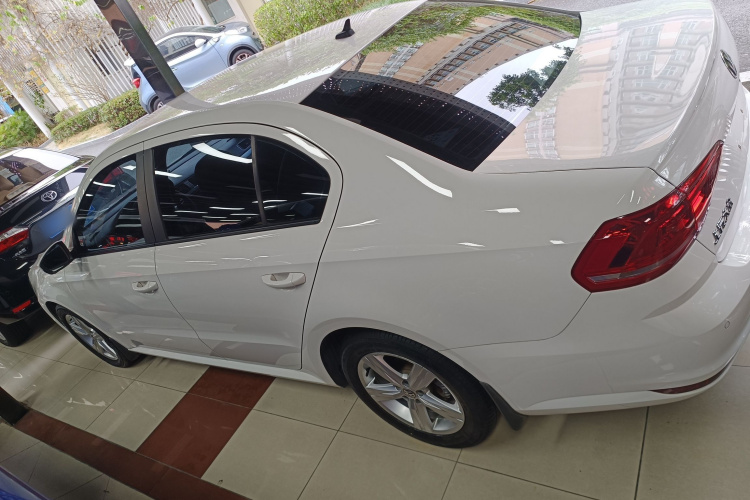 大众 朗逸 2017款 1.6L 自动风尚版车身外观4