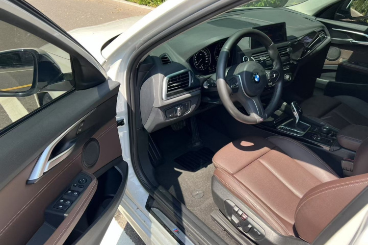 宝马1系 2020款 120i M运动套装中控内饰7001