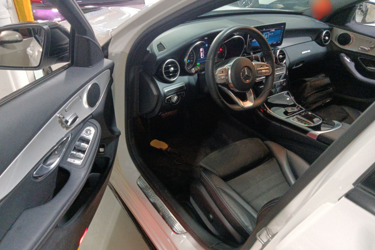 奔驰C级 2019款 C 260 运动版中控内饰20