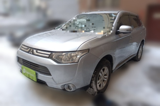 三菱 欧蓝德(进口) 2013款 2.0L 四驱都市导航版 5座