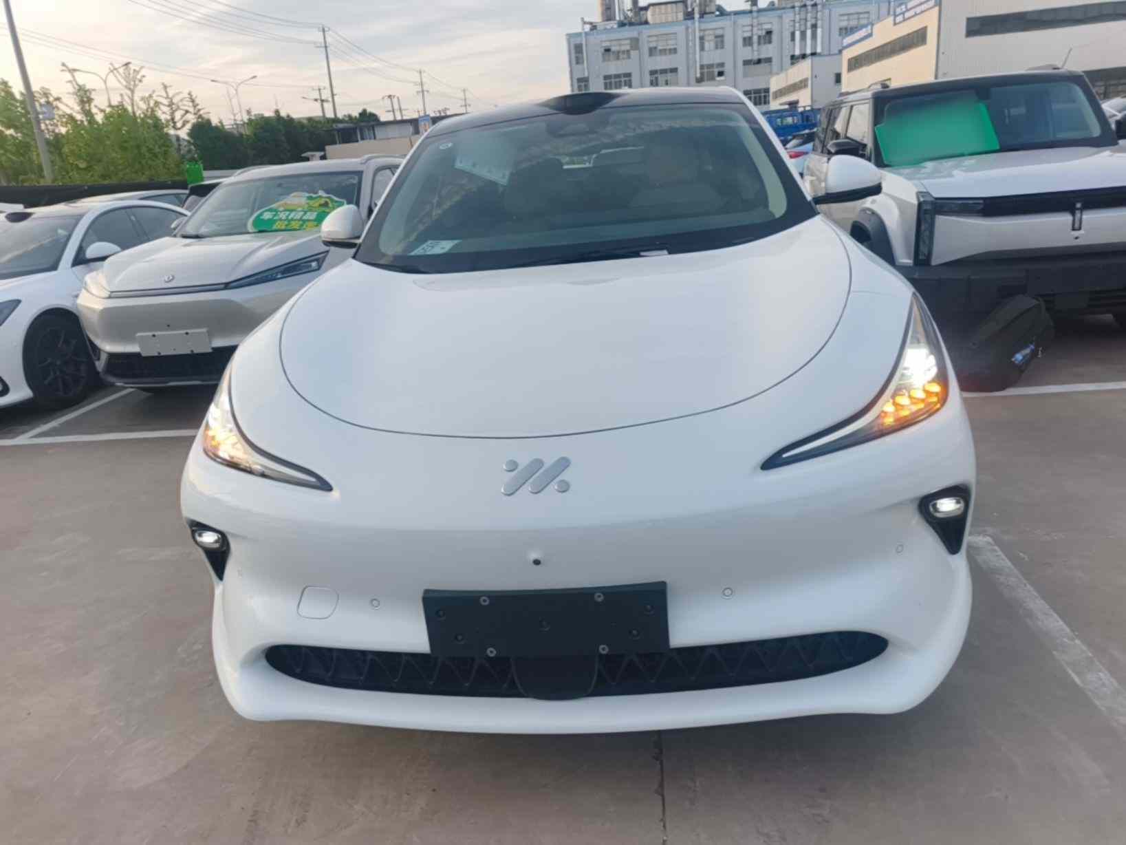 智己汽车 智己LS6 2025款 灵蜥智驾版(1)