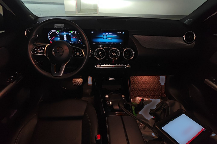 奔驰GLA 2023款 GLA 200中控内饰7002