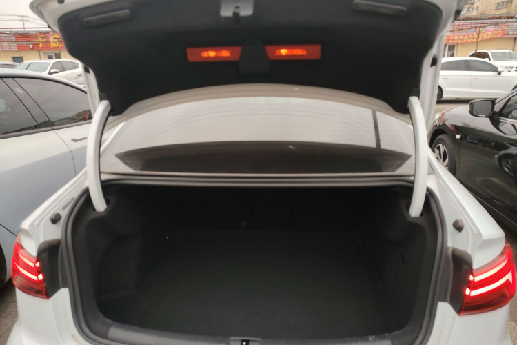 奥迪A3 2020款 Limousine 35 TFSI 时尚型 国VI机舱底盘23