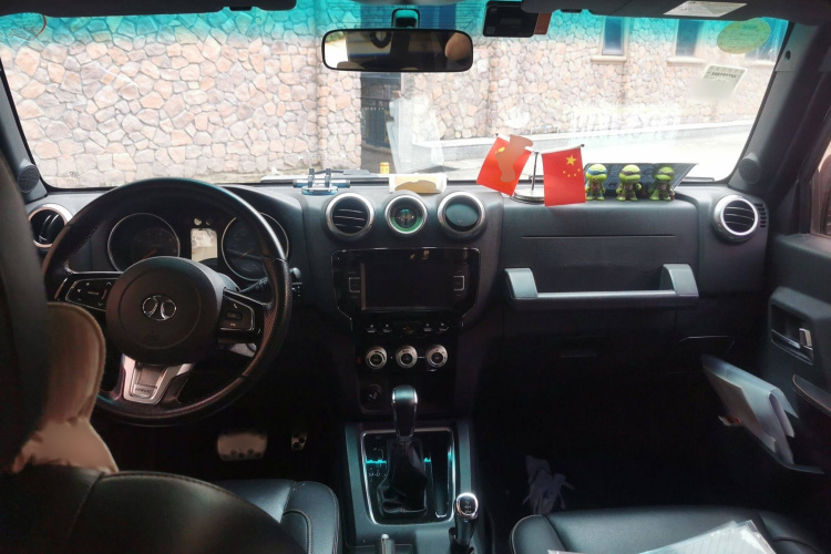 北京BJ40 2017款 40L 2.3T 自动四驱环塔冠军版中控内饰7002