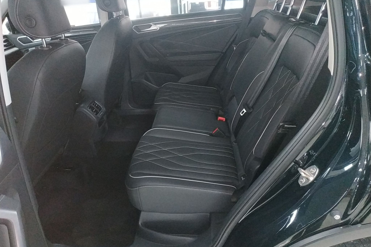 大众 途观L 2024款 300TSI 自动两驱智享版中控内饰7004