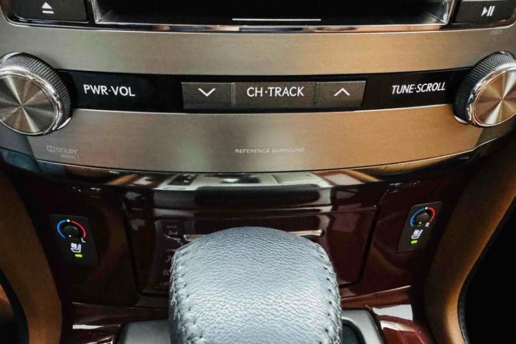 雷克萨斯LX（平行进口）中控内饰7004