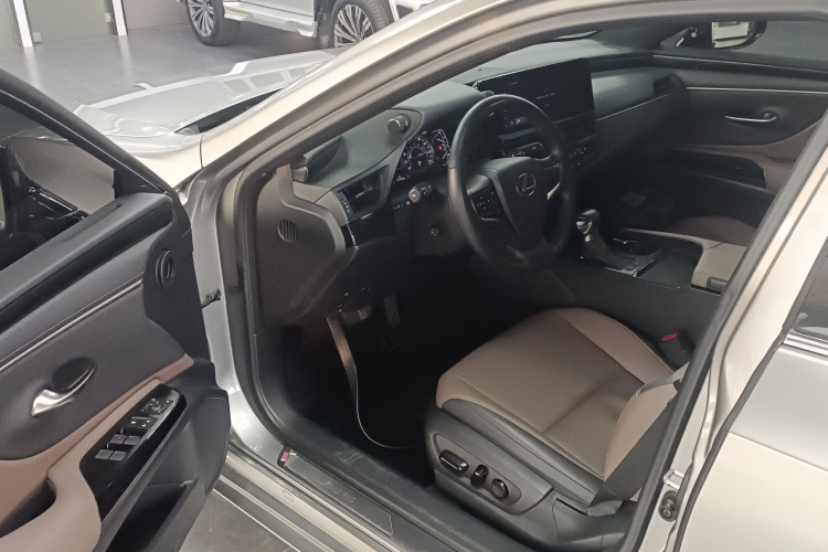 雷克萨斯ES 2022款 200 卓越版中控内饰7003