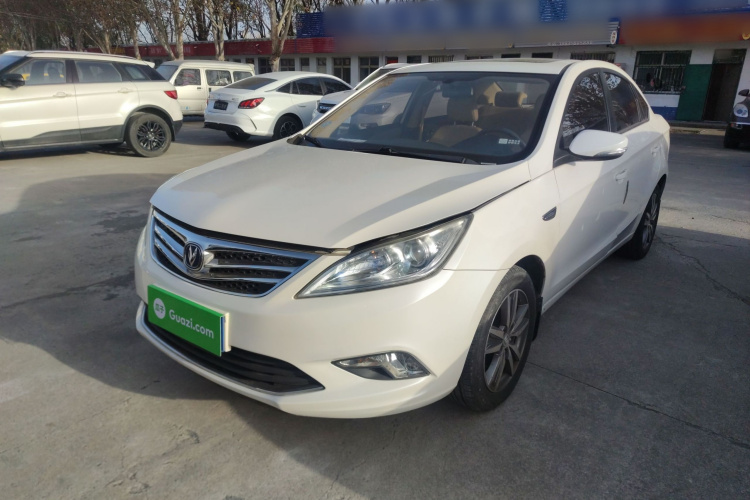 长安 逸动 2015款 1.6L 手动豪华型 国V车身外观1