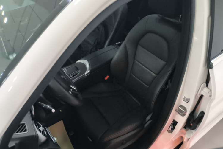 奔驰GLC 2022款 改款二 GLC 260 L 4MATIC 豪华型中控内饰19