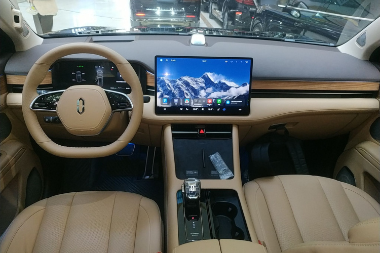 鸿蒙智行 问界M7 2024款 1.5T 后驱Plus版 6座中控内饰12