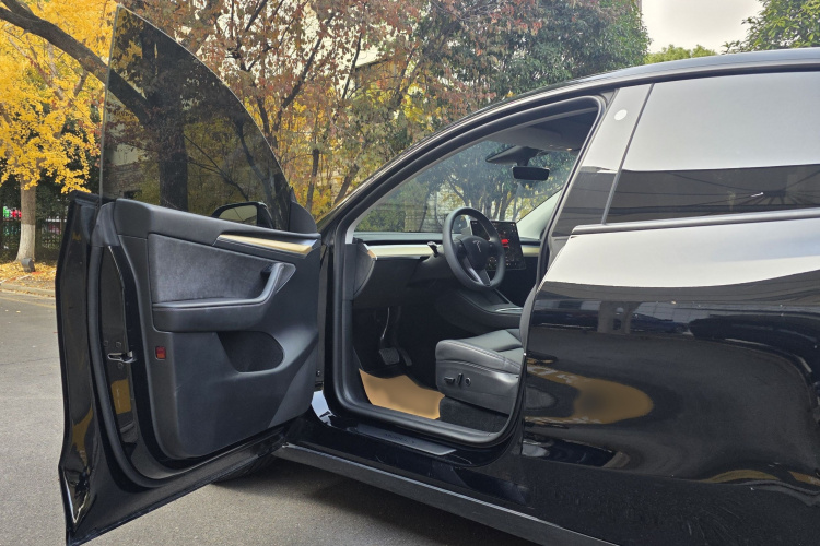 特斯拉 Model Y 2022款 改款 后轮驱动版局部细节9004