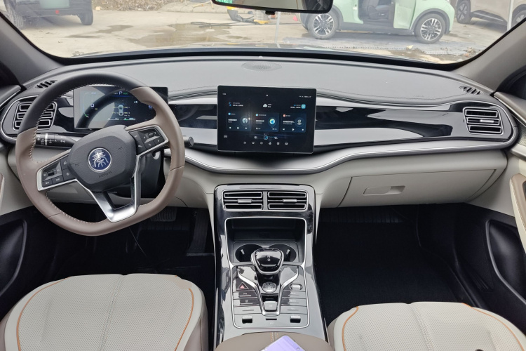 比亚迪 秦PLUS 2024款 荣耀版 DM-i 55KM超越型中控内饰12