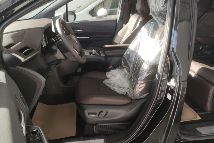 丰田 格瑞维亚 2026款 2.5L混动 尊贵PLUS四驱版中控内饰19