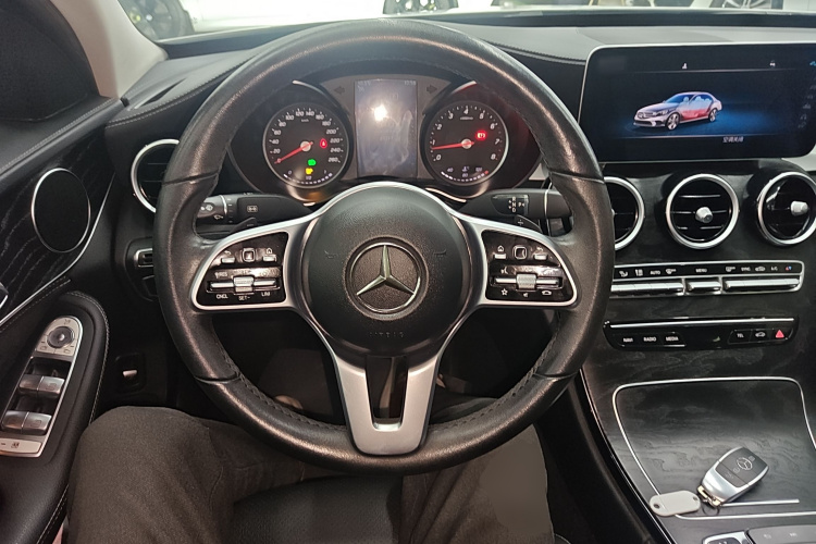 奔驰C级 2019款 C 180 L 时尚型运动版中控内饰13