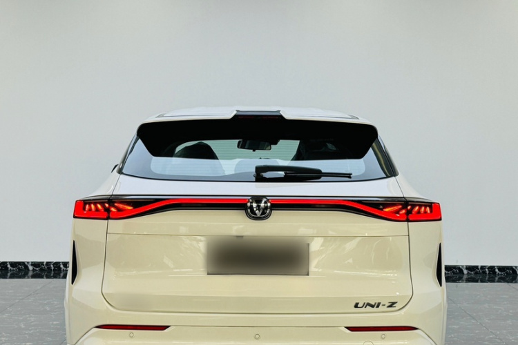 长安UNI-Z新能源 2024款 蓝鲸智电iDD 125km 领先型车身外观6005