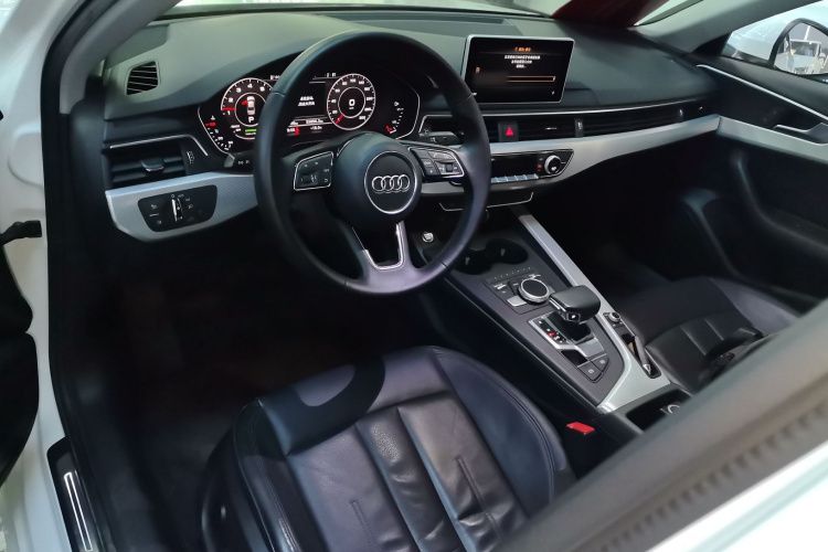 奥迪A4L 2018款 30周年年型 40 TFSI 时尚型中控内饰12