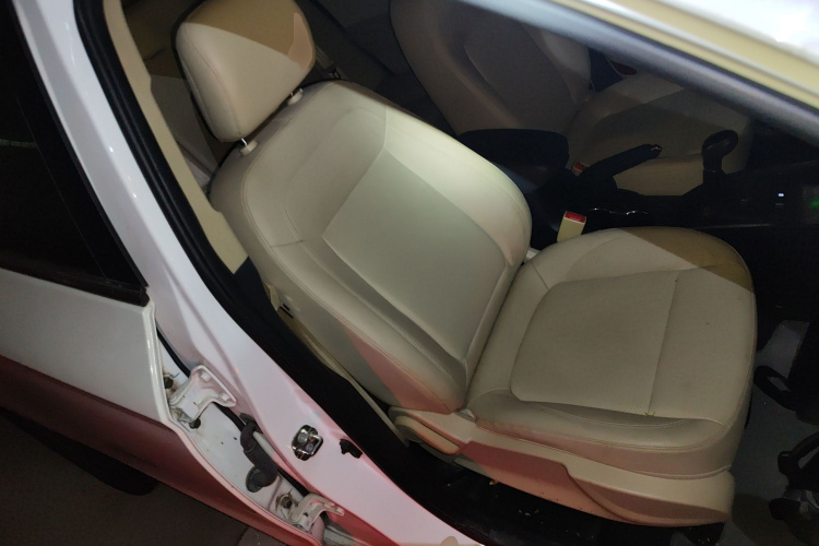 长安 逸动 2016款 1.6L 手动风尚型局部细节41