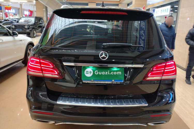 奔驰GLE 2018款 GLE 320 4MATIC 动感型臻藏版车身外观6