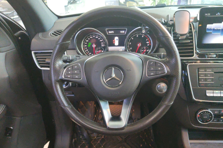 奔驰GLE 2018款 GLE 320 4MATIC 豪华型臻藏版局部细节13