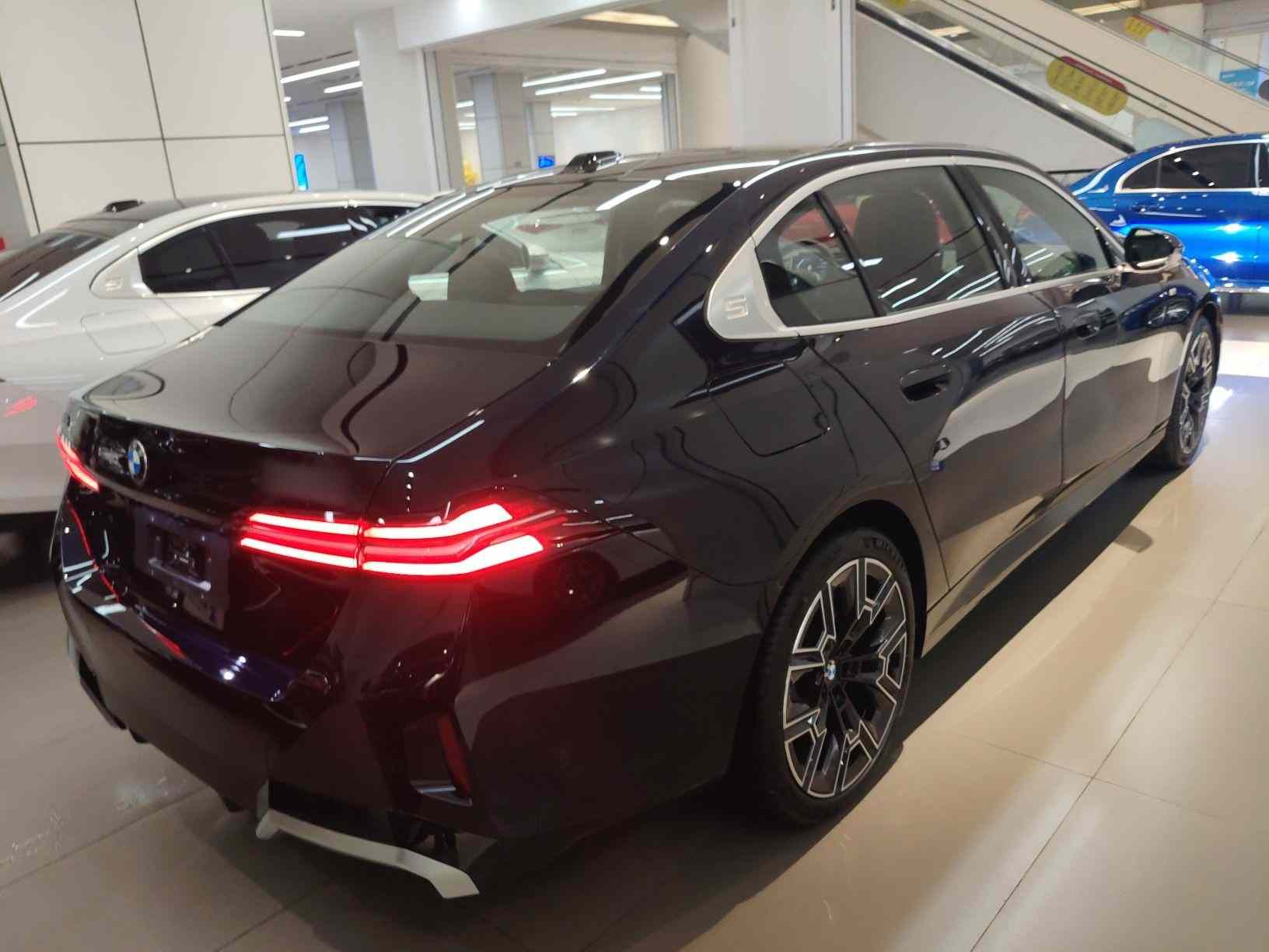 宝马5系 2025款 530Li 尊享型 M运动套装(5)