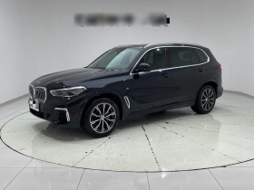 宝马X5 2022款 改款 xDrive 30Li 尊享型M运动套装