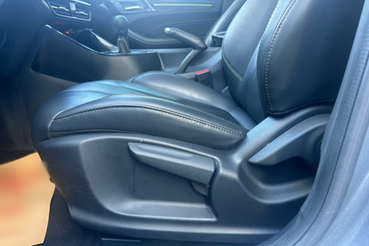 荣威i5 2021款 1.5L 手动钻石版中控内饰7001