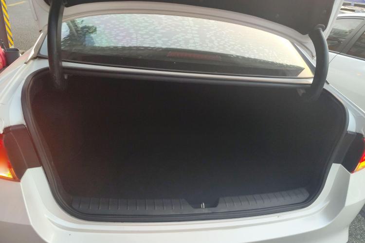 起亚K5 2016款 1.6T 自动LUX中控内饰23