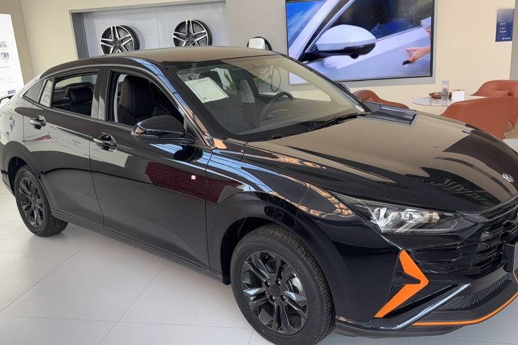 东风风神 奕炫 2024款 1.5L 自动劲速版车身外观6002