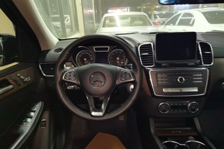 奔驰GLE 2017款 GLE 320 4MATIC 豪华型局部细节13