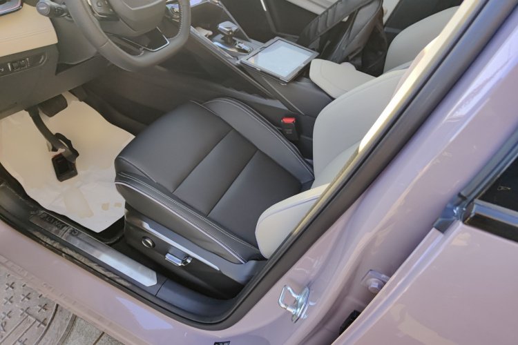 领克06 2023款 Remix 1.5T Shero中控内饰19