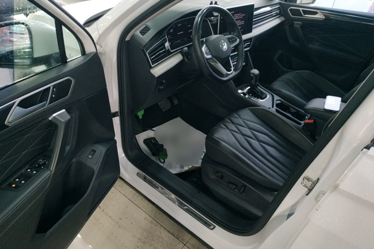 大众 途观L 2024款 300TSI 自动两驱智享版中控内饰20