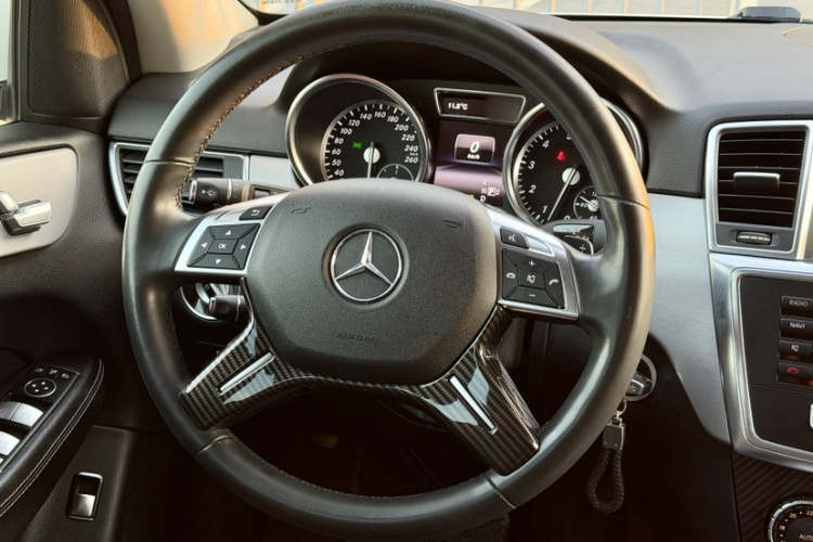 奔驰M级 2014款 ML 320 4MATIC中控内饰7001