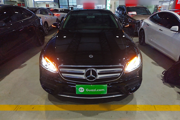 奔驰E级 2019款 E 300 L 运动时尚型车身外观2