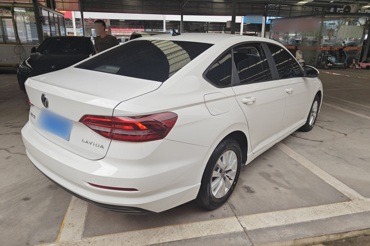 大众 朗逸 2022款 1.5L 自动风尚版车身外观7