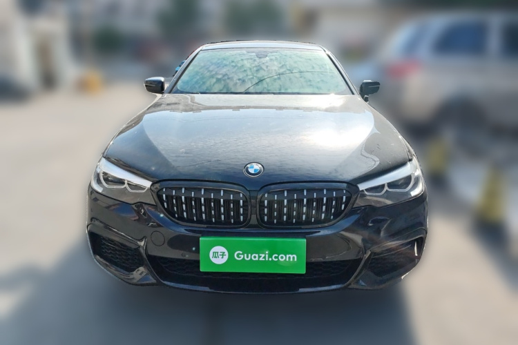 宝马5系 2019款 改款 530Li 领先型 M运动套装车身外观2