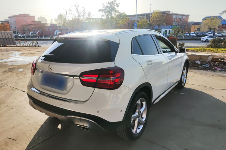 奔驰GLA 2019款 GLA 200 动感型车身外观7