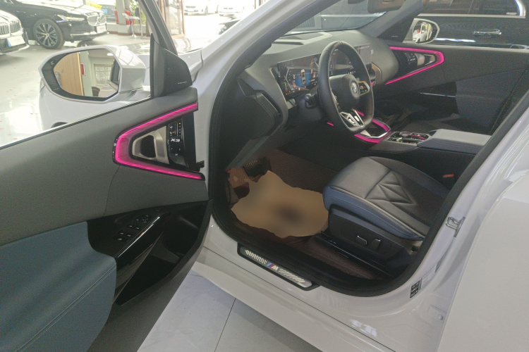 宝马X3 2025款 xDrive30L 领先型 M运动套装中控内饰20