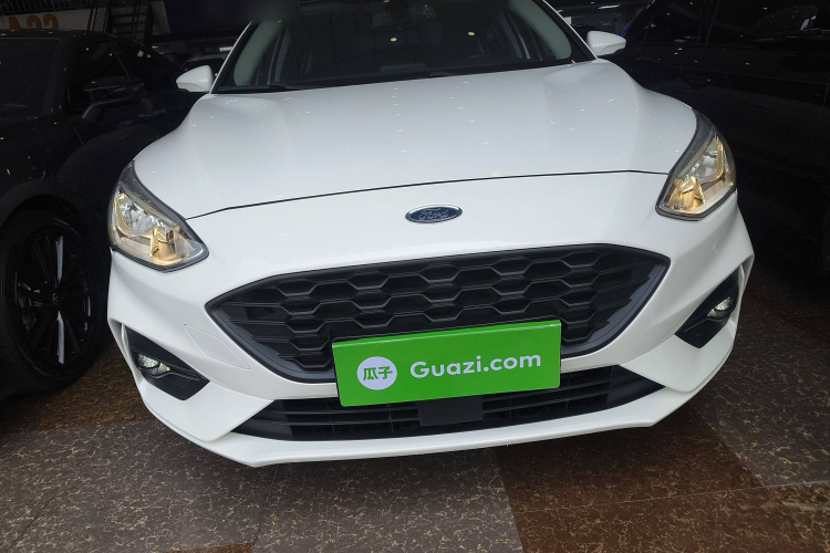 福特 福克斯 2020款 三厢 EcoBoost 180 自动锋潮型车身外观2