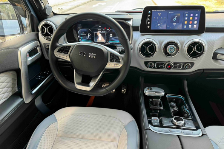 北京BJ40 2023款 2.0D 自动四驱刀锋英雄版侠客型（前后电控锁）局部细节13