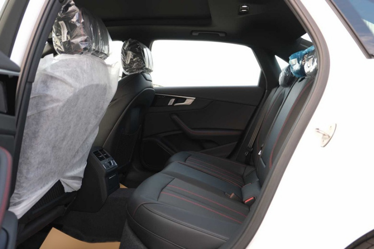 奥迪A4L 2025款 200万辆悦享版 40 TFSI 豪华动感型中控内饰7004