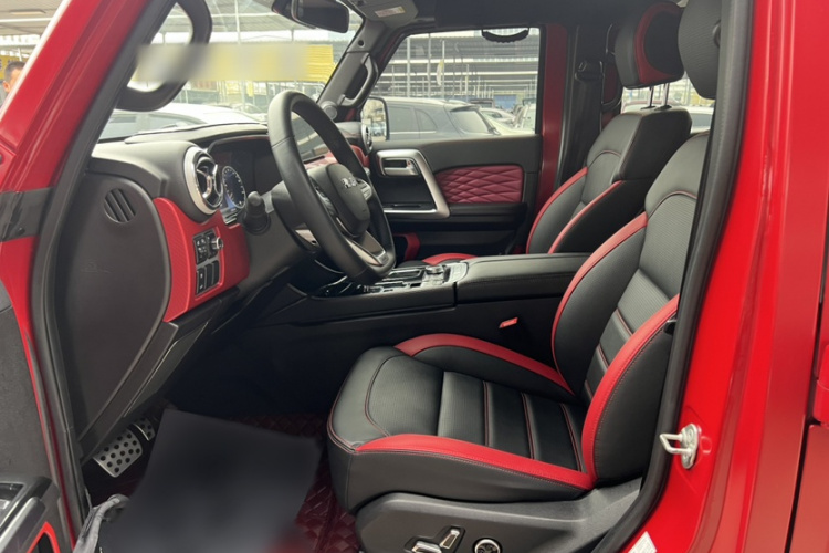 北京越野 北京BJ40 2021款 2.3T 自动四驱刀锋英雄版至尊型局部细节19