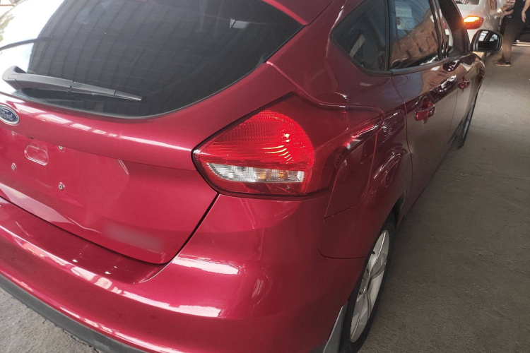 福特 福克斯 2018款 两厢经典 1.6L 自动舒适型智行版车身外观6006