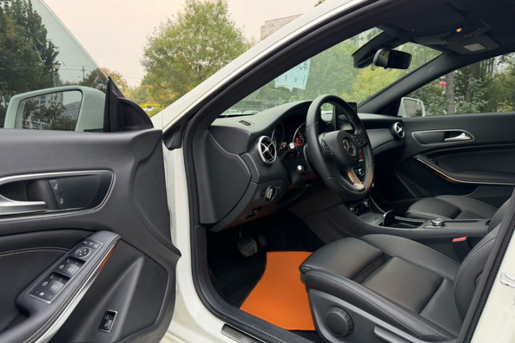 奔驰CLA 2017款 CLA 200 动感型中控内饰7002
