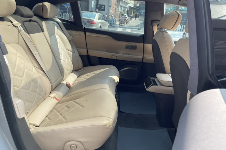蔚来ET7 2022款 100kWh 首发版中控内饰7007