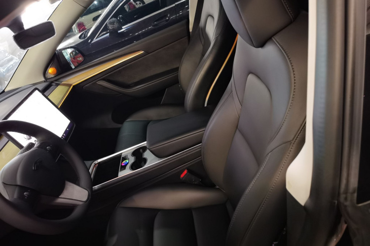特斯拉 Model Y 2022款 改款 后轮驱动版中控内饰19