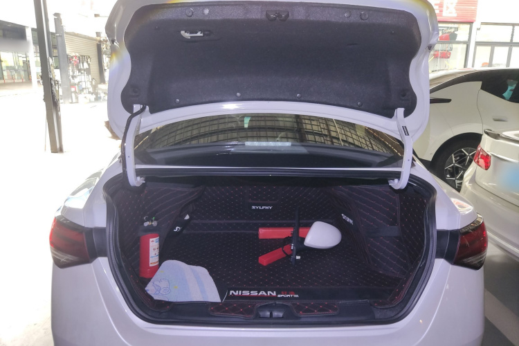 日产 轩逸 2023款 1.6L CVT悦享版机舱底盘23