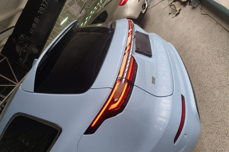 理想汽车 理想ONE 2020款 增程6座版车身外观6