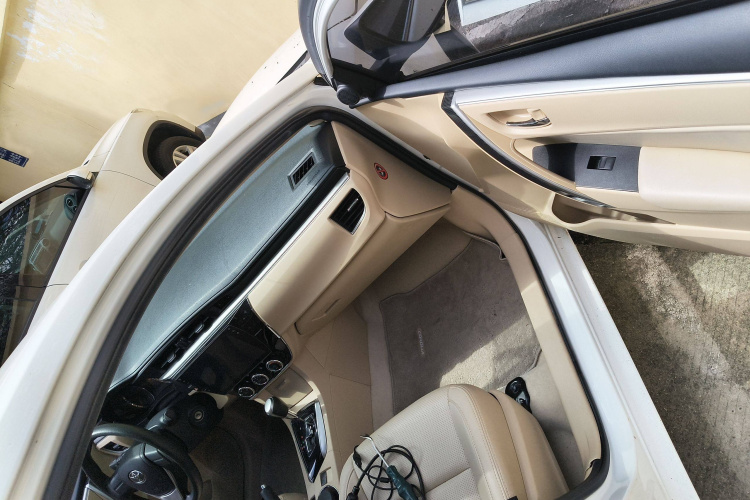 丰田 卡罗拉 2014款 1.6L CVT GL-i局部细节9005