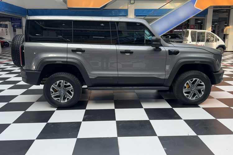 北京BJ40 2024款 2.0T 全新刀锋英雄版 攀登者车身外观6005